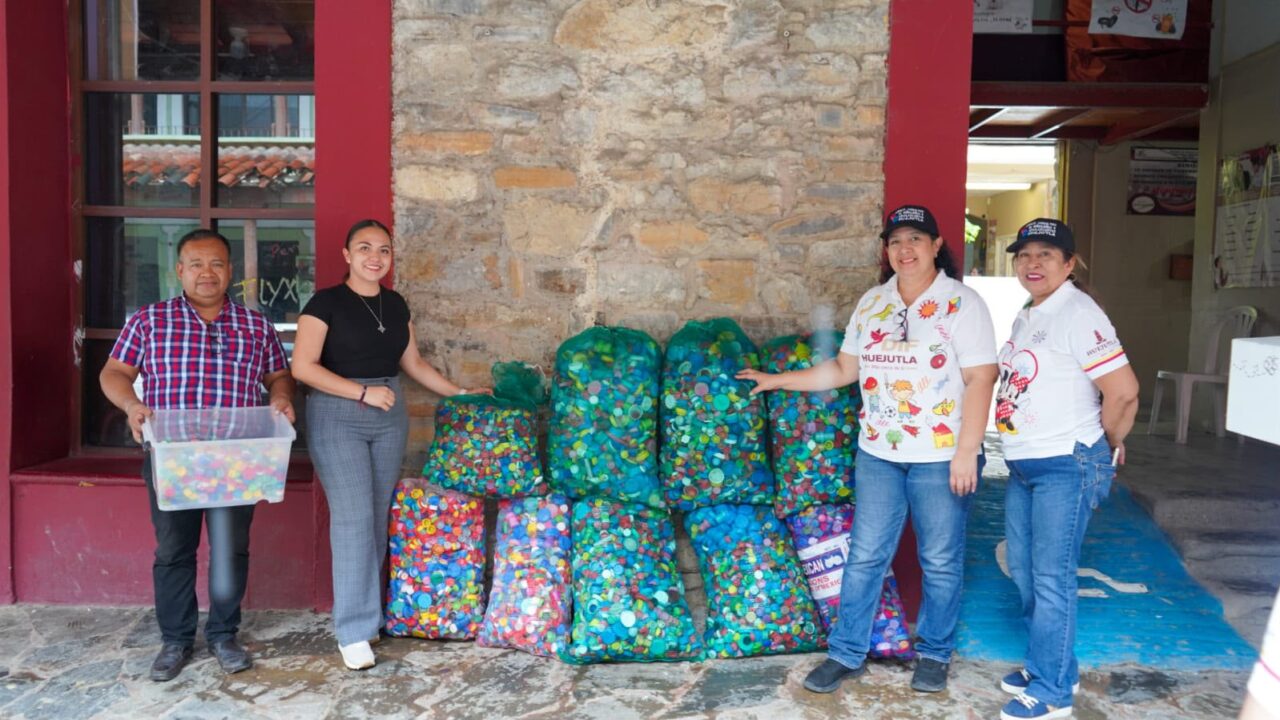 DIF Huejutla suma esfuerzos en la campaña “tapitas que salvan vidas” en la lucha contra el cáncer infantil