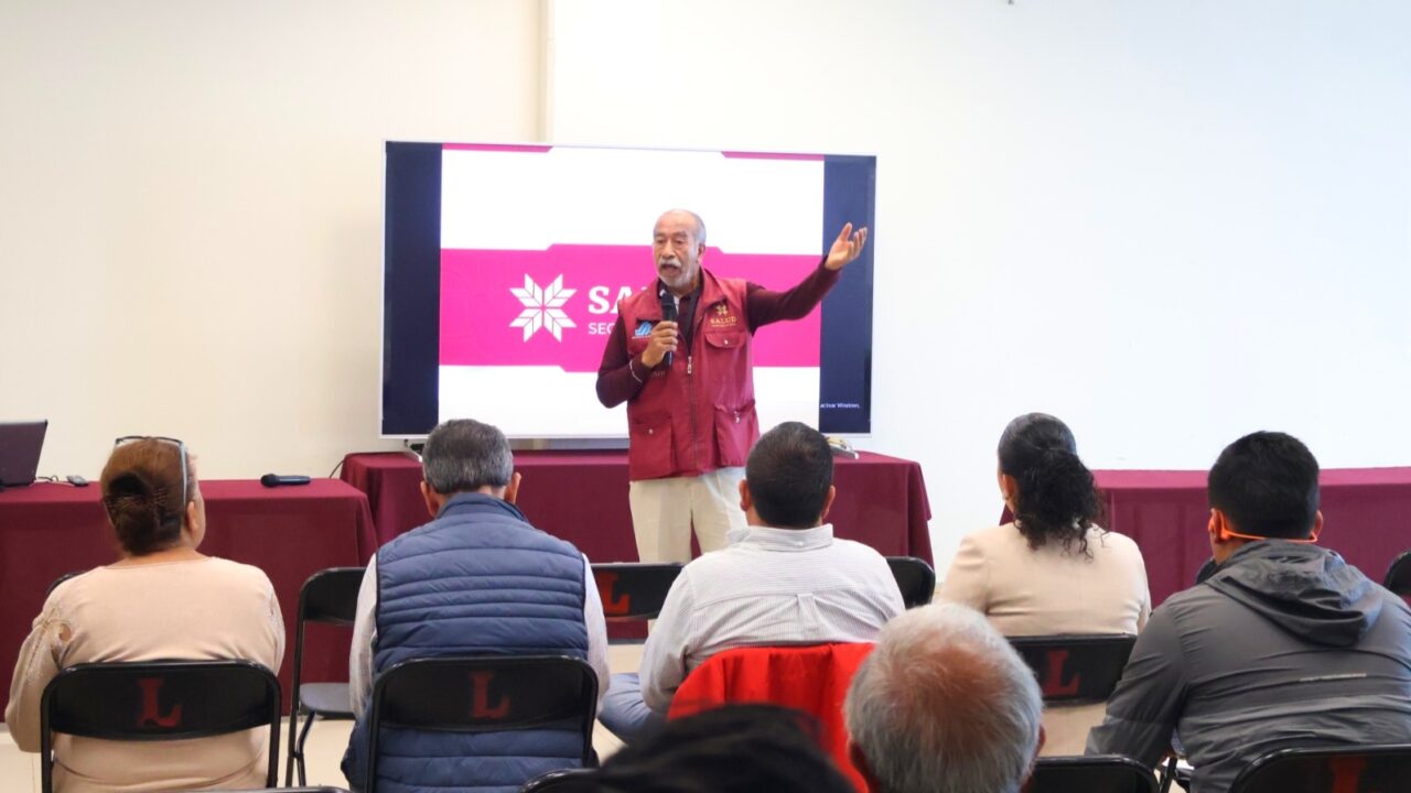 Se impartió capacitación sanitaria para fortalecer la calidad del agua en módulos de autoservicio de Tulancingo.